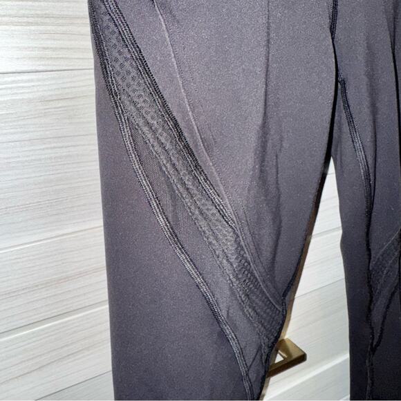 Lululemon Bootcamp Ready Tight 25"
Black 4 - Picture 11 of 14